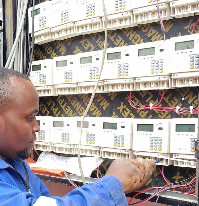 Apparecchiature di prova per contatori elettrici a frequenza di 50 Hz con protocollo standard STS per prove durevoli e di lunga durata