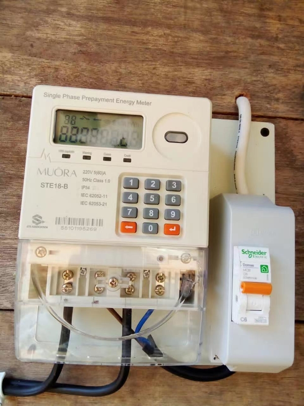 Sistema solare Pay As You Go conforme agli standard STS con integrazione di pagamento mobile e connessione/disconnessione remota